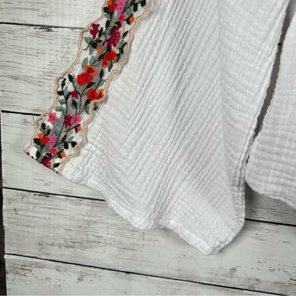 Francesca’s Mi Ami Anita Off Shoulder Flower Embellish Cotton White Blouse L - Picture 5 of 9